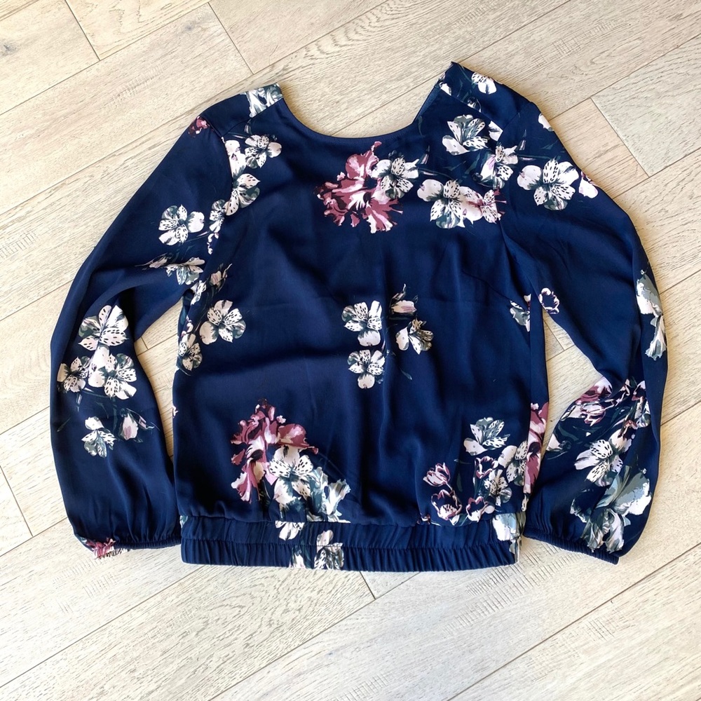 NWT open v back blouse